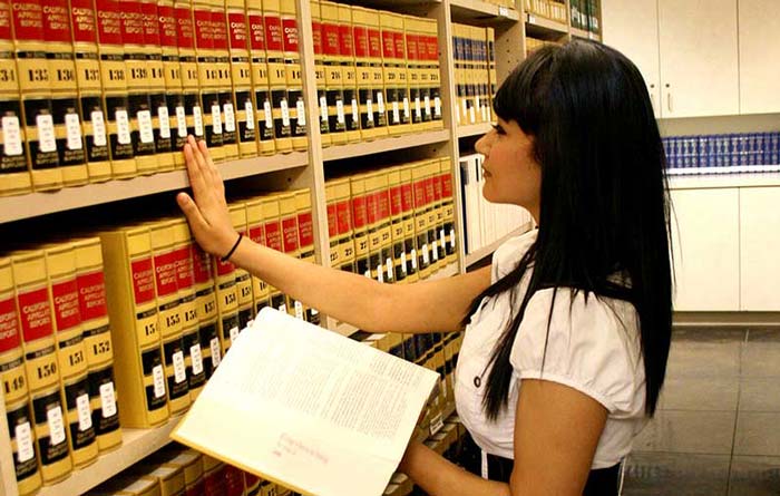 Paralegal library student